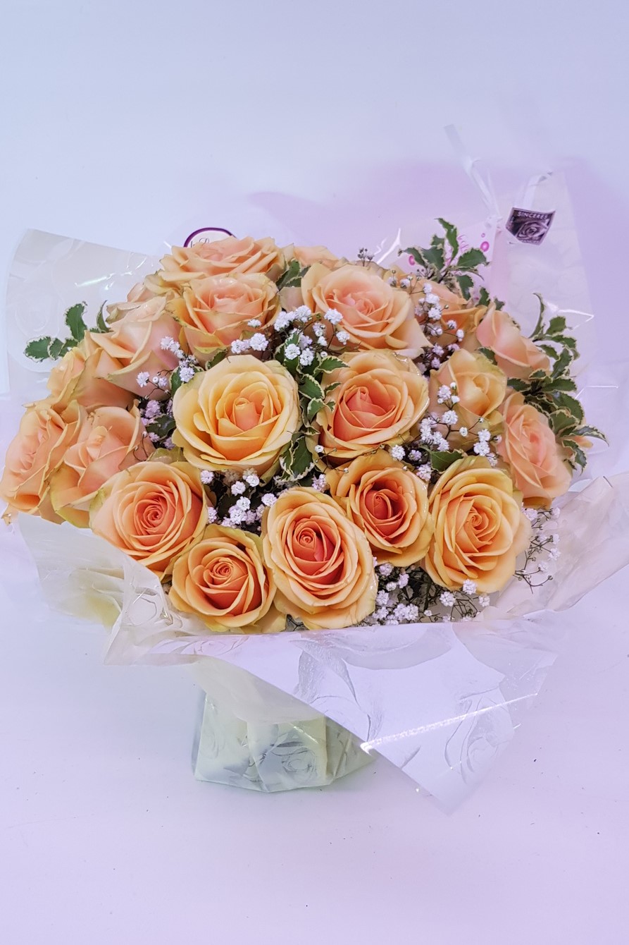 bouquet rond de roses réserve d'eau